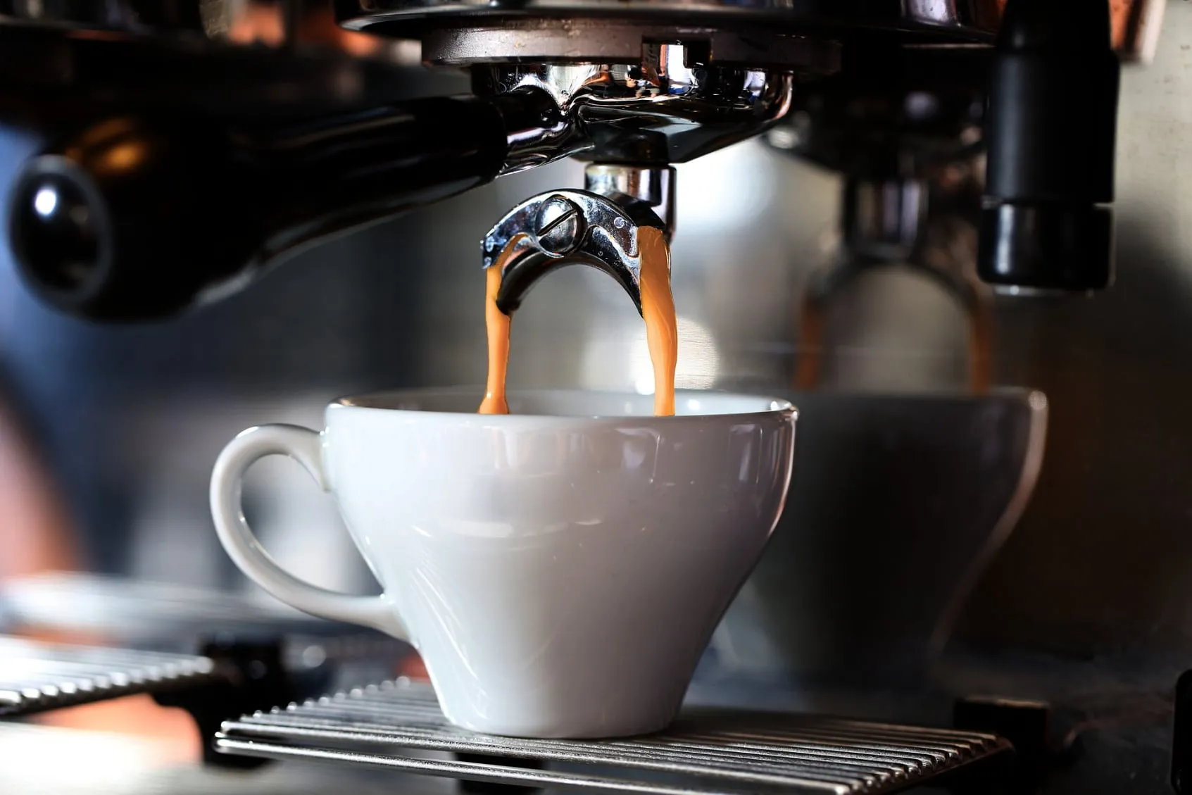 Espresso aus frisch gemahlenen Bohnen