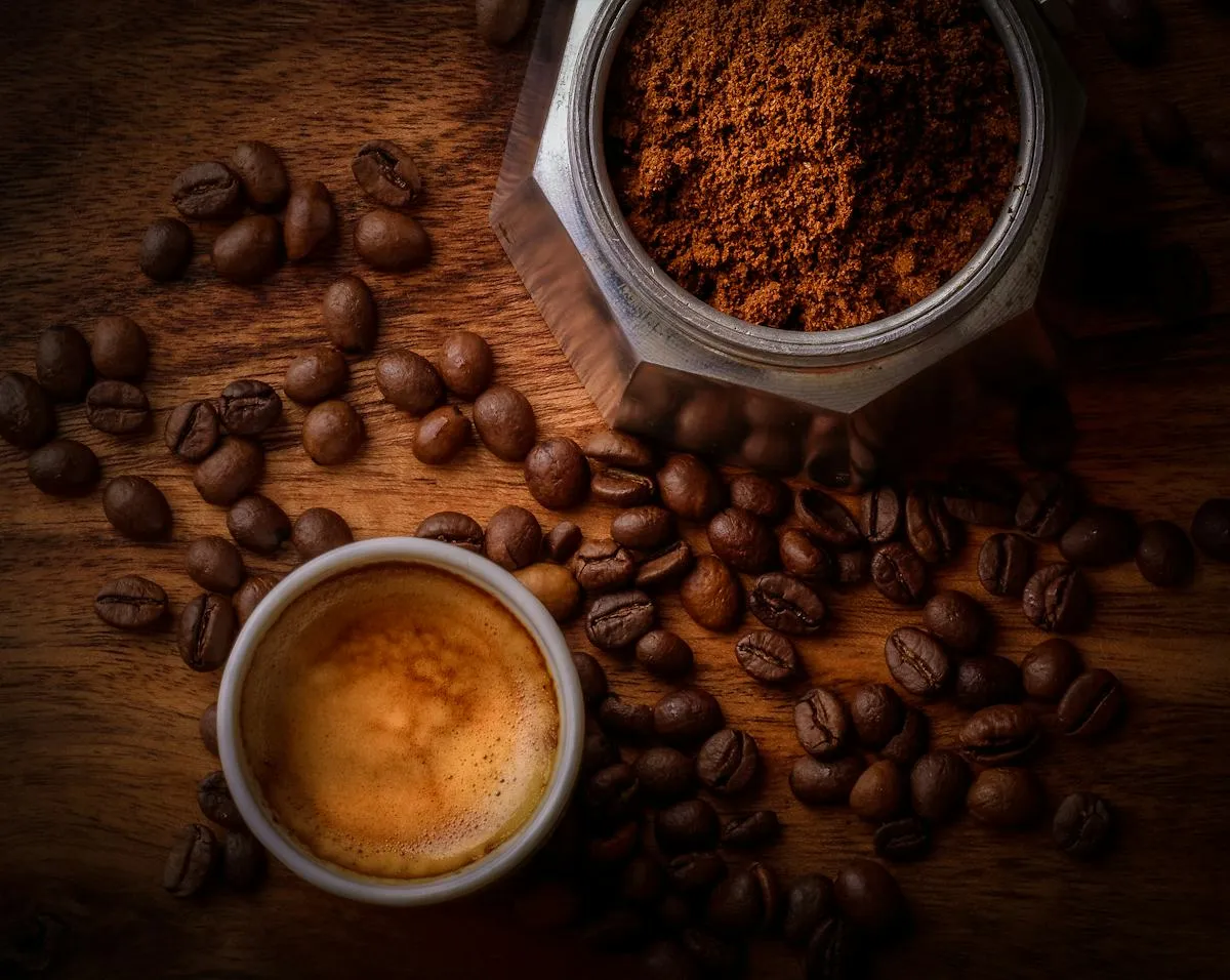 Kaffeekunst und Café-Atmosphäre